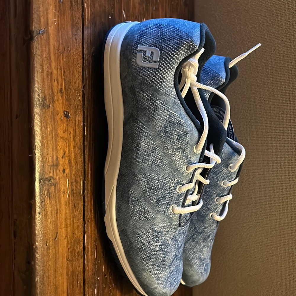 Footjoy ladies leisure gold shoes. Size 10. Style 92905. NWT
